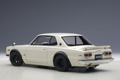オートアート 1/18 日産 スカイライン GT-R（KPGC10) チューンド