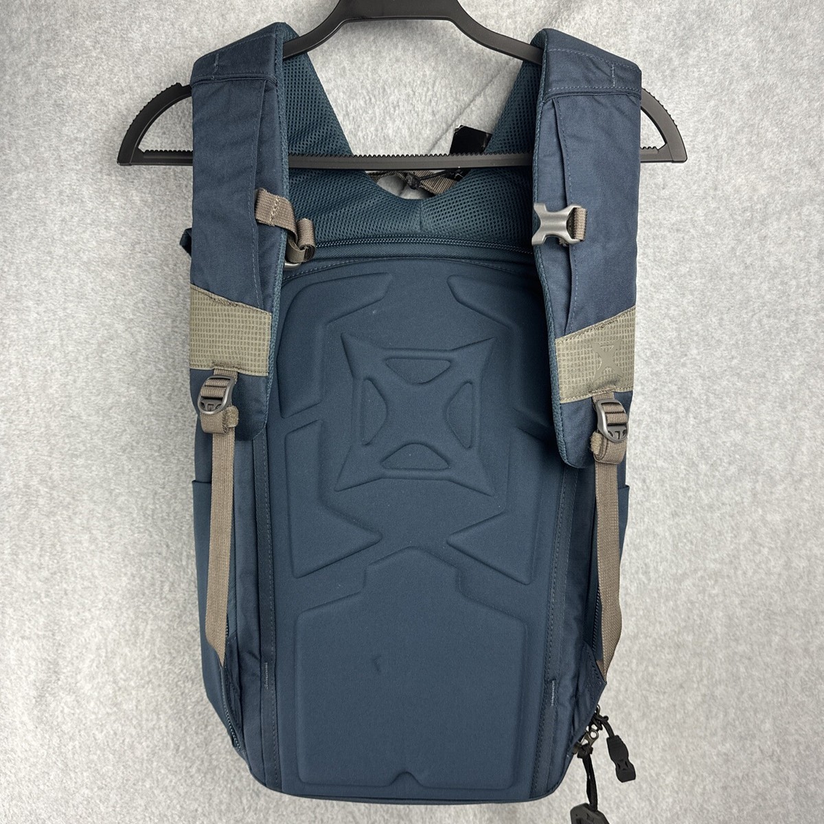 Vertx Last Call Pack bag, Zero Dark Navy/Shock Cord - F1-VTX5080