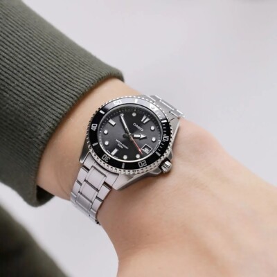 Casio MDV-10D-1A1 Small Petite Size 38mm Black Analog Rotating