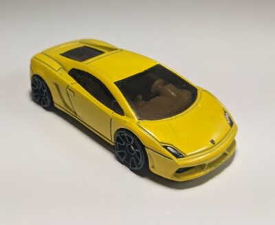 2019 Hot Wheels Yellow Lamborghini Gallardo LP 560-4 1/64 Diecast