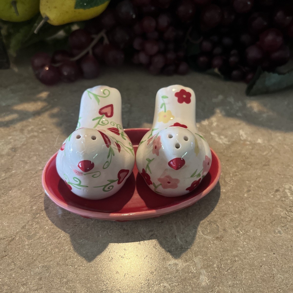 Cracker Barrel Valentine's Salt & Pepper Shaker Set Love Birds