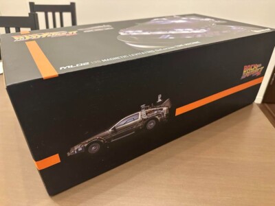 Kids Logic Back To The Future II Magnetic Floating Delorean 1/20