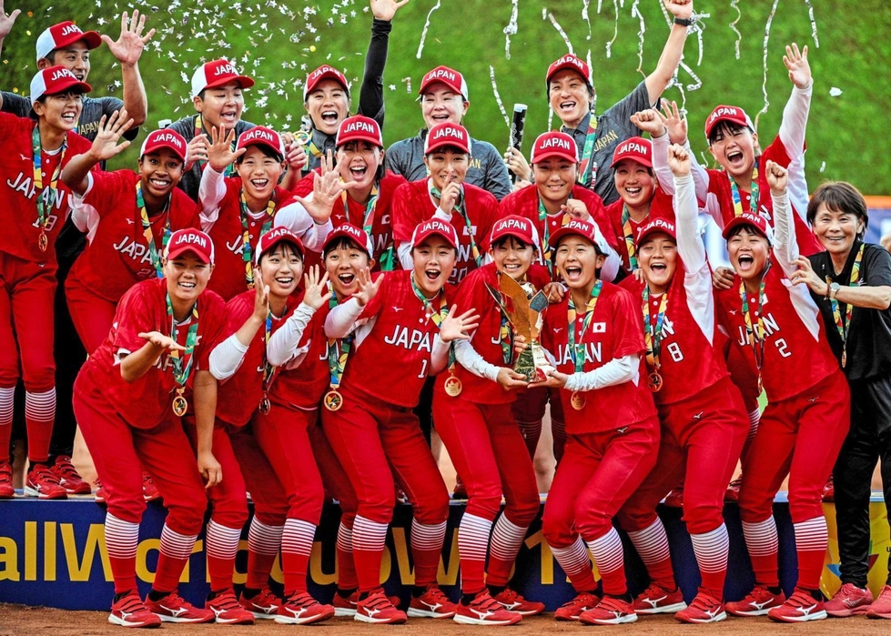 ソフトボール女子U15W杯で世界一 日本代表の寺園さん、高砂市役所を