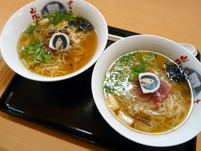 水木しげるロードで見かけた「鬼太郎まぐろラーメン」や「まぐろ