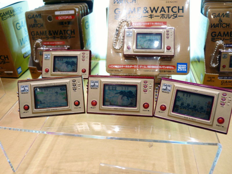 懐かしいポケットゲーム機を忠実再現、ソーラーパワーでいつまでも動き