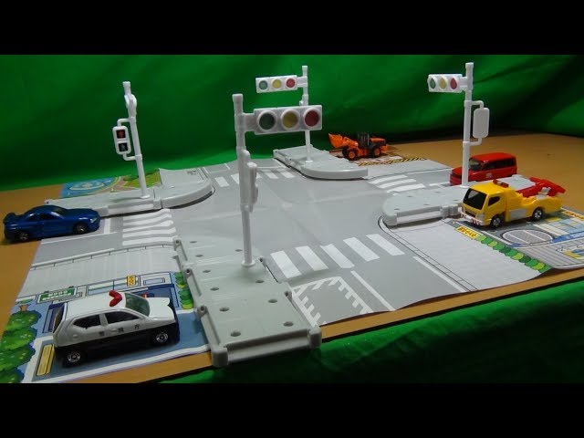 信号機が4本！オリジナルトミカが2台！交差点マップ！ トミカギフト