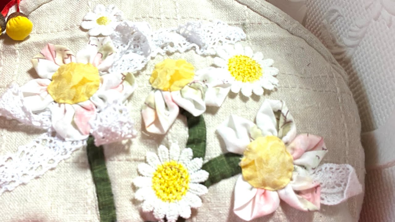 Add flowers to 100 yen fabric to create a stylish flower pouch