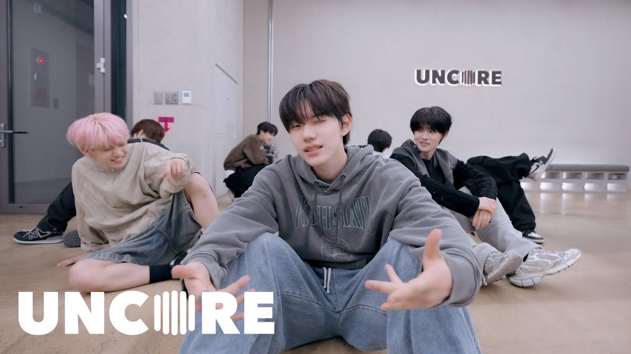 CLOSE YOUR EYES '못 본 척' Dance Practice - YouTube