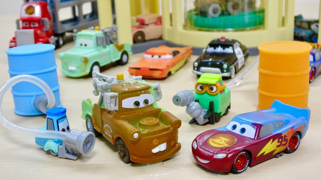 カーズ・カラーチェンジ マックィーン＆メーター』 タンク水鉄砲