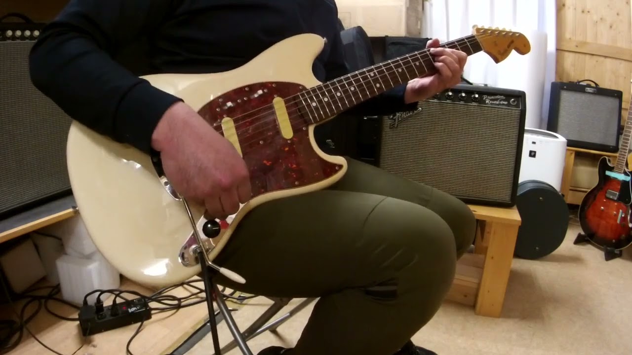 Fender Japan MG65 Mustang 2008年製 Crunch - YouTube