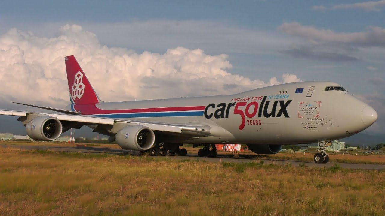 小松空港 ボーイング747-8F型民間貨物機カーゴルクス 50周年記念塗装