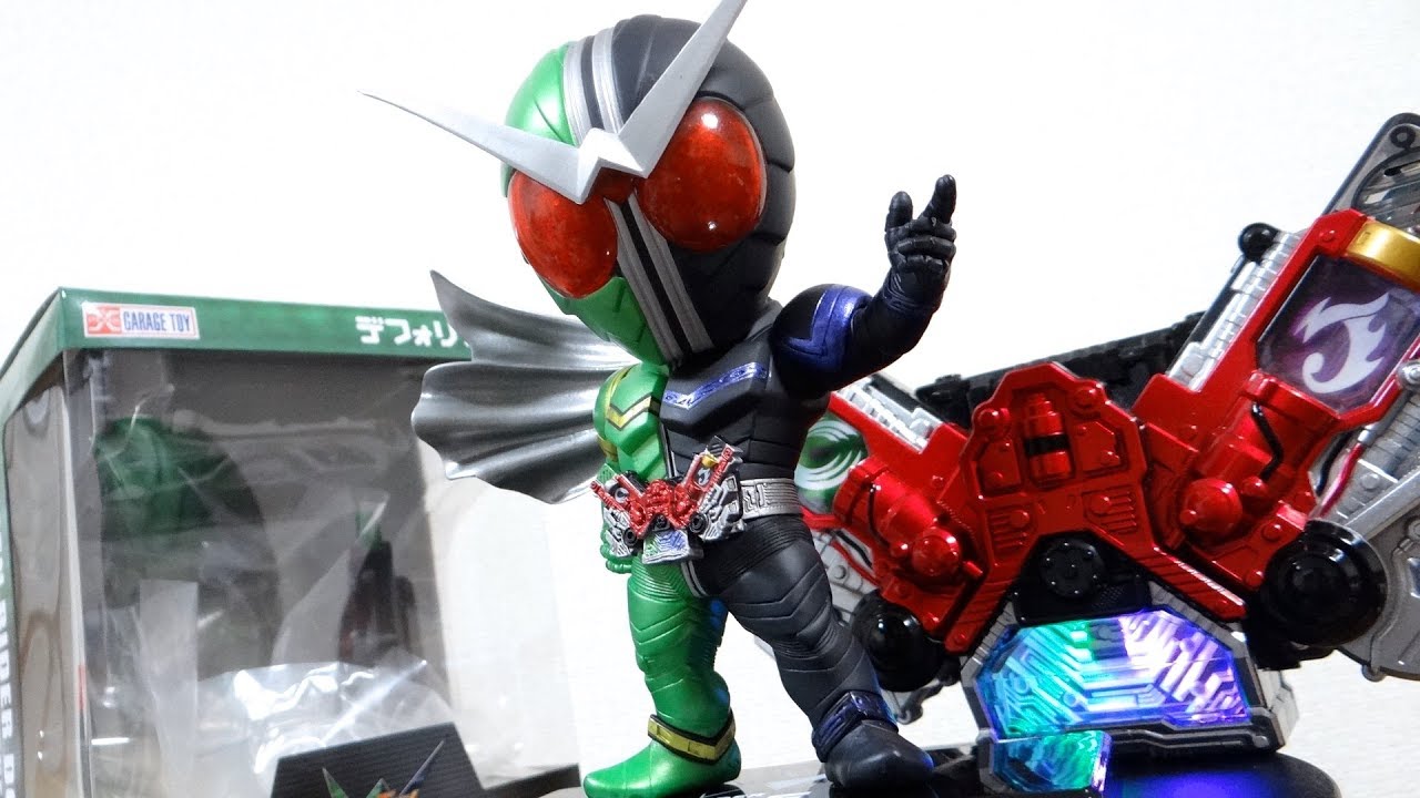 The compound eyes light up! Premium Bandai exclusive Defo-Real