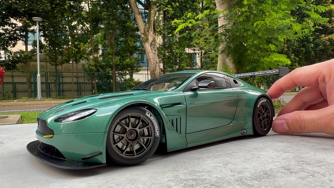 Unboxing Aston Martin Vantage V12 GT3 1/18 Model by Autoart