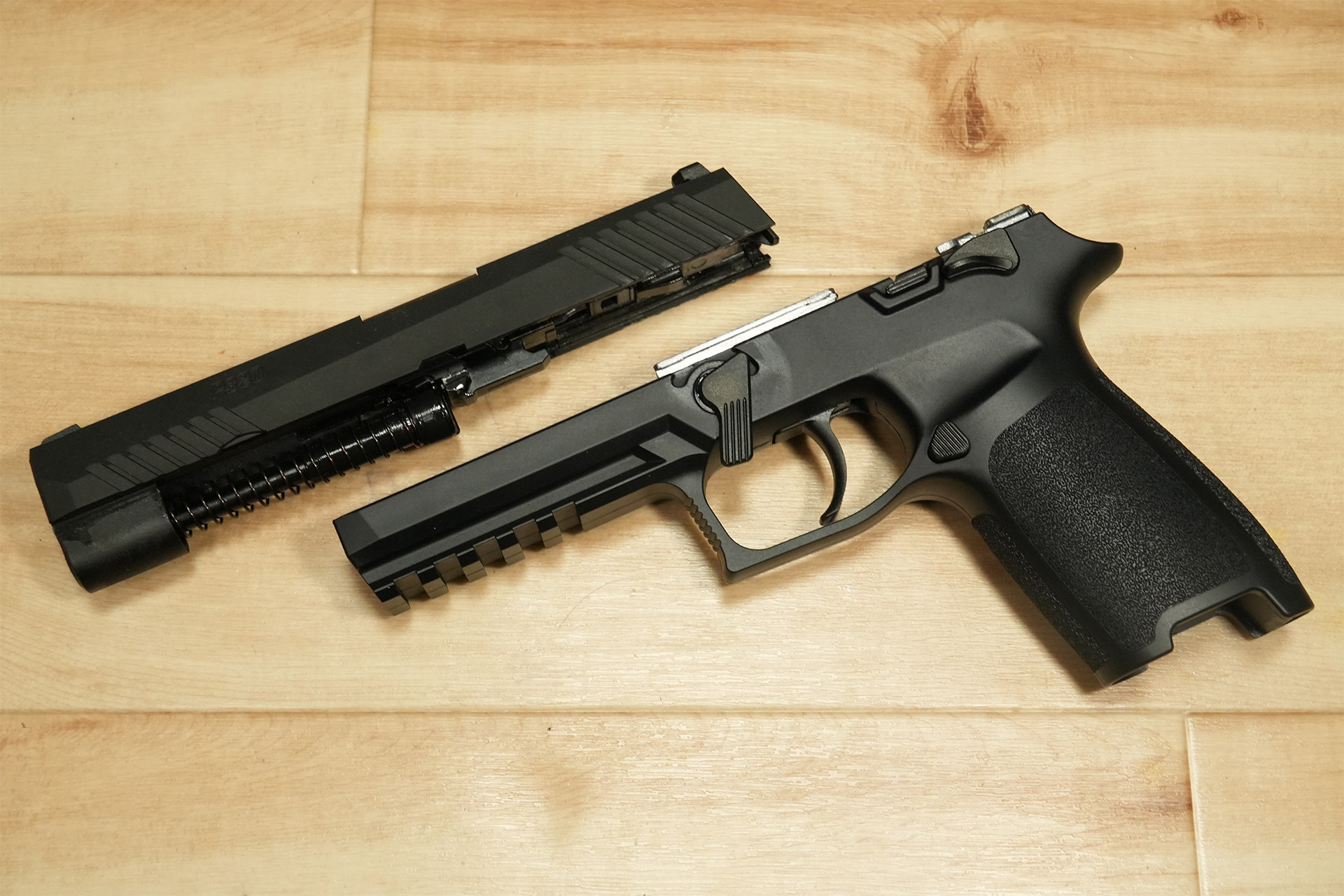 東京マルイ P320 FULL SIZE GRIP MODULE:M ガスブローバックハンドガン