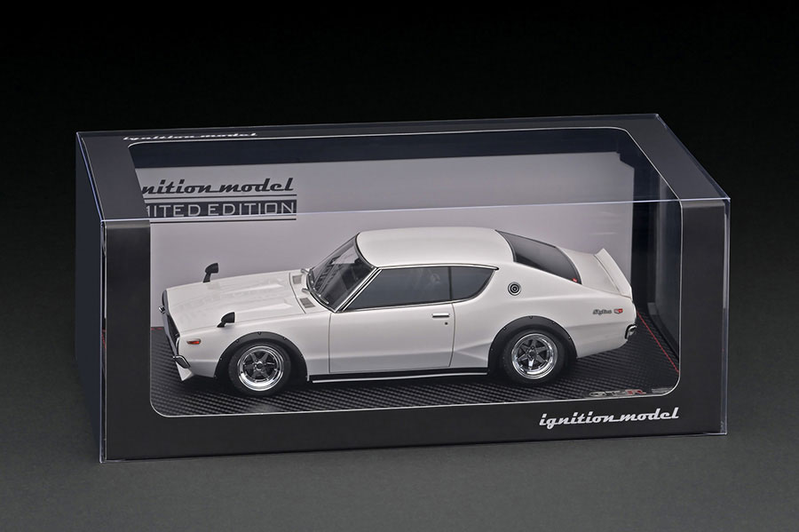 IG3453 1/18 NISSAN Skyline 2000 GT-R (KPGC110) White With Display