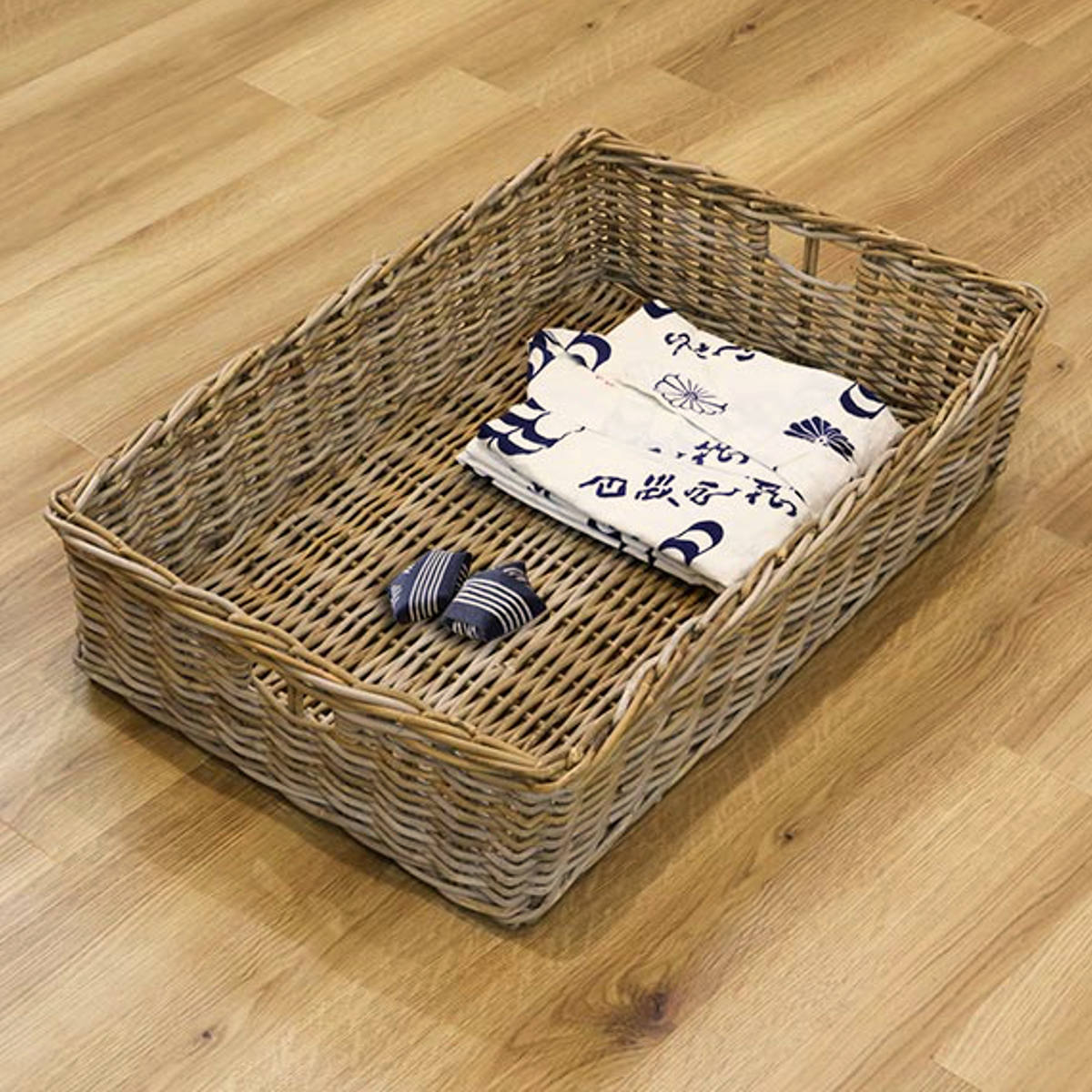 楽天市場】バスケット ラタン 幅86×奥行57×高さ21 持ち手付き かご