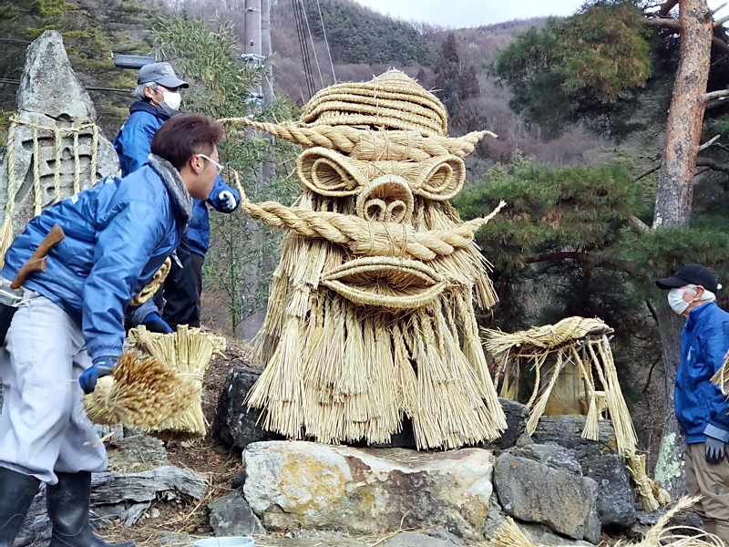 今年も整ったいい顔に」 神面あしらう道祖神祭り開催 長野市大岡｜信濃
