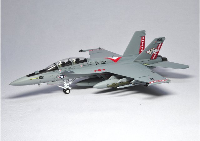WittyWings 1/72 F/A-18F U.S.NAVY VFA-102 海軍航空100周年 ガリバー