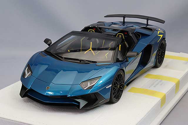 アイドロン 1/18 ランボルギーニ アヴェンタドール LP750-4 SV 2015