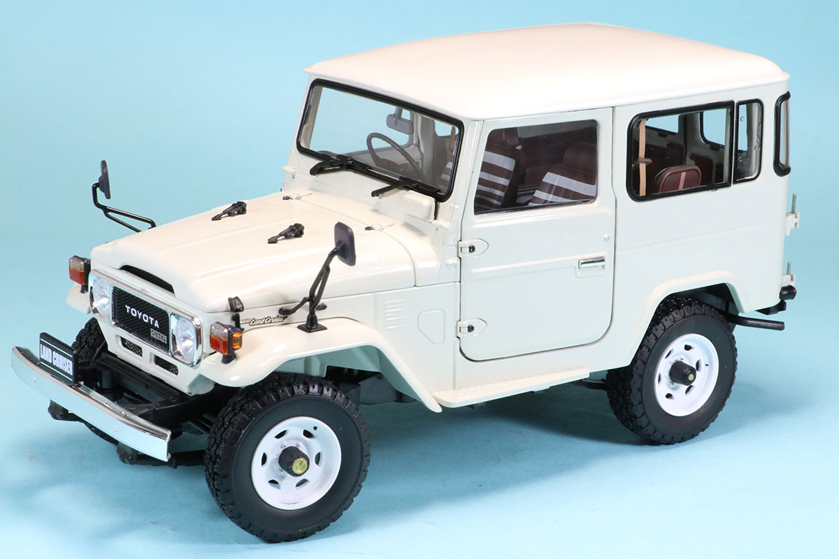 京商 1/18 トヨタ ランドクルーザー 40 バン BJ42V ホワイト フル開閉