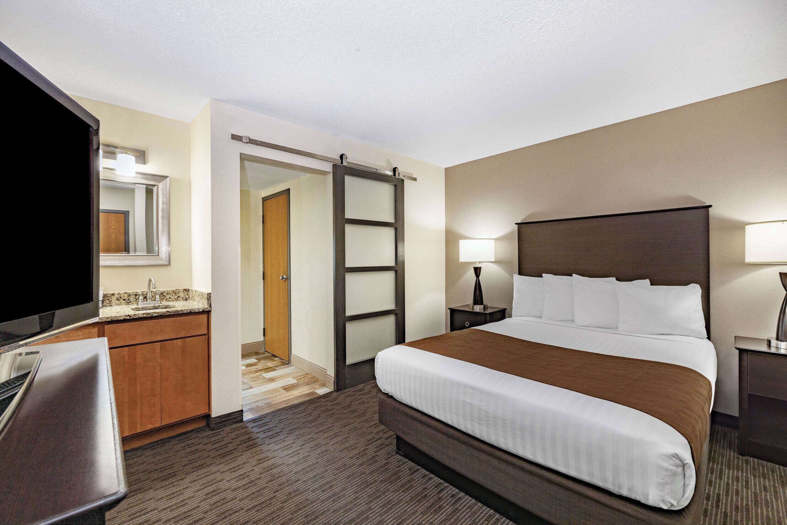 AmericInn by Wyndham Apple Valley Reviews, Deals & Photos 2026