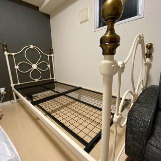 LAURA ASHLEY（シングルベッド）のフリマアイテム一覧