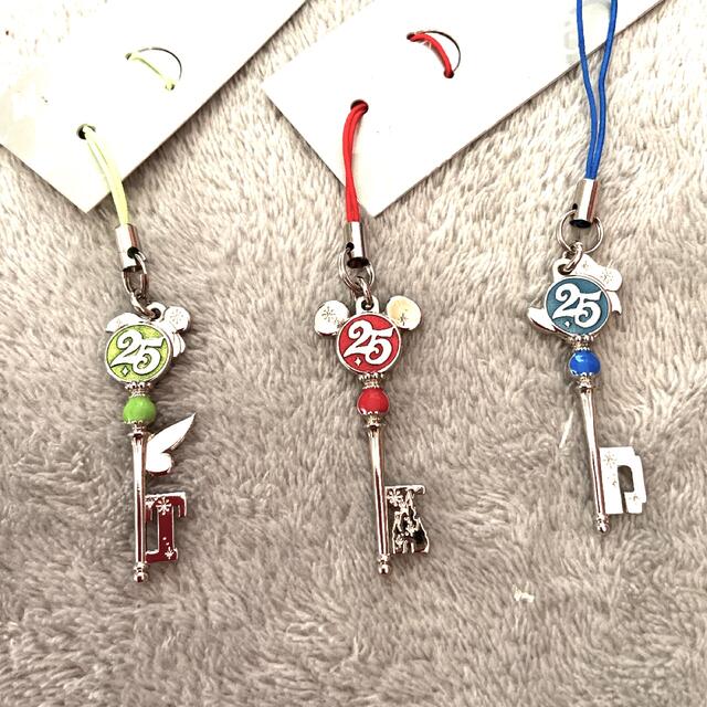 Disney - ディズニーランド25周年記念ストラップ 3個セットの通販 by