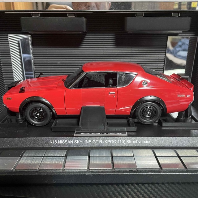絶版未展示品 京商1/18スカイライン2000GT-R (KPGC110)レッド 絶版未展示