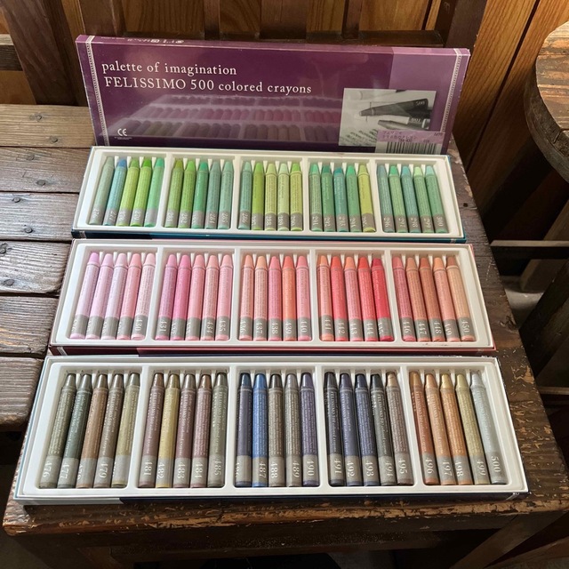 FELISSIMO - フェリシモ500色のクレヨン／4箱(100色)セットの通販 by