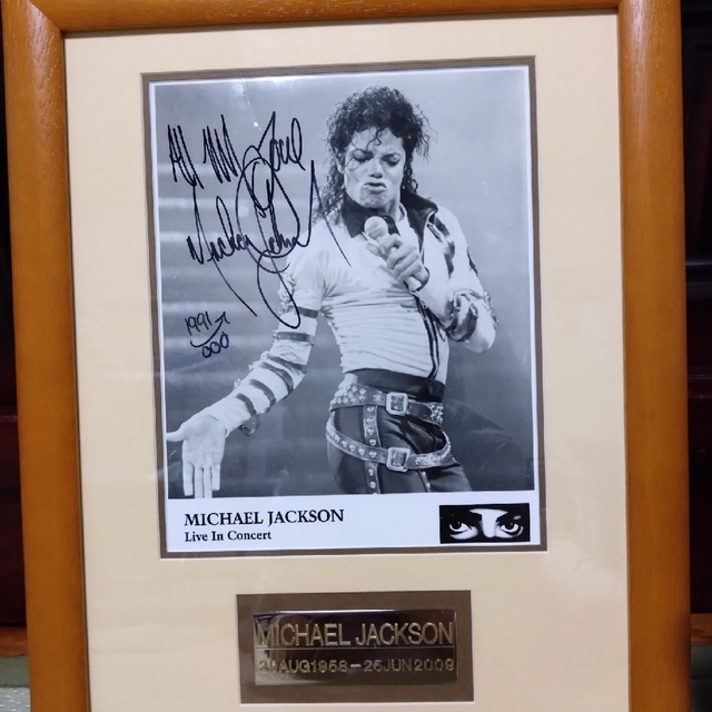 マイケルジャクソン マイケル・ジャクソン☆直筆サイン入り写真☆彡
