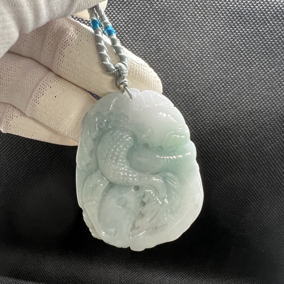 天然Aランク翡翠手作り両面に龍が彫刻されたペンダントAB10112