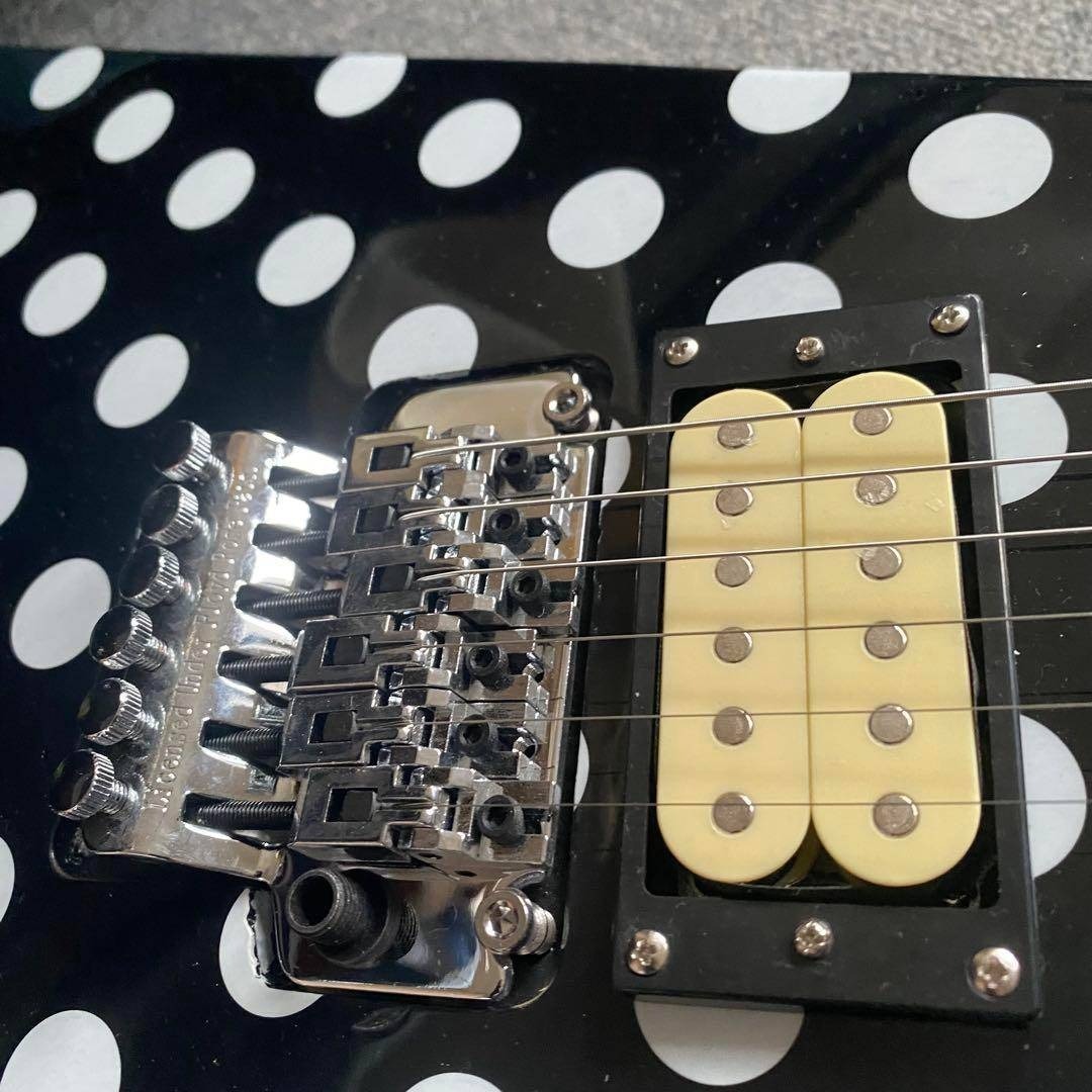 ノーブランド ランディーローズ フライングV ギター 黒/白 ポルカ