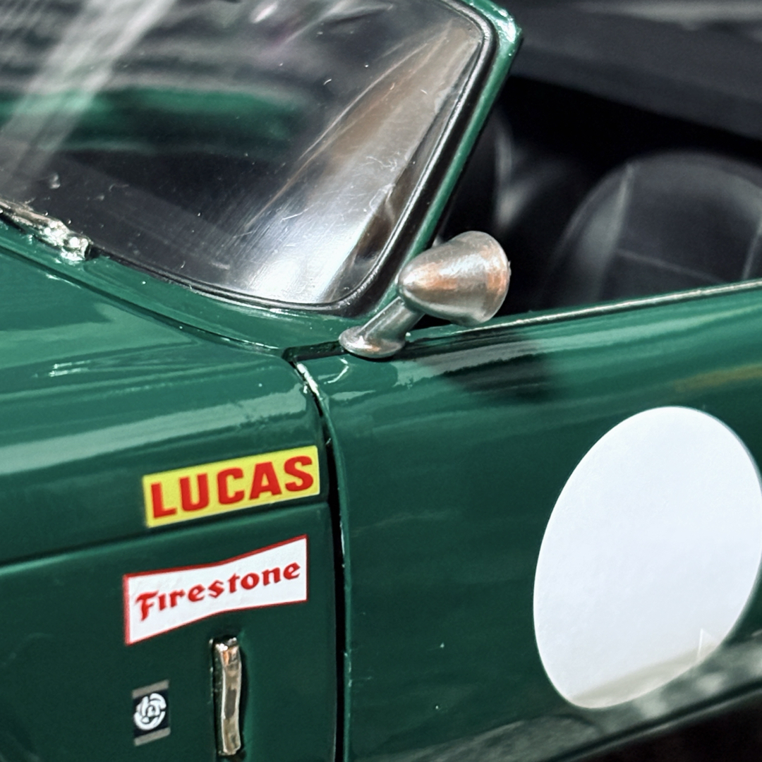 SUNSTAR - ワンオフカスタム 1/18 SunStar トライアンフ