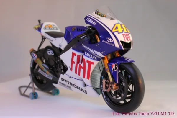 フィアット・ヤマハチーム YZR-M1 '09①｜バイク・MOTO｜プラモデル