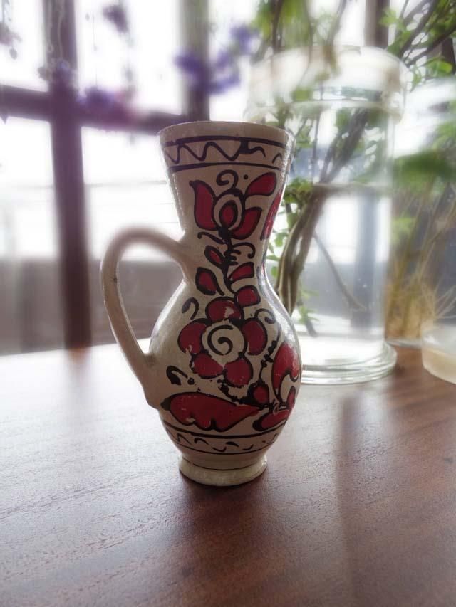 ルーマニア コロンド村の陶器の小さな花瓶 水差し 赤1・Romania Korond