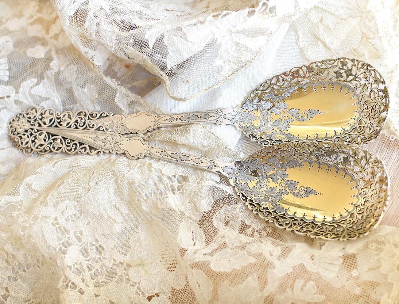 英国アンティーク銀器【純銀】1896年 透かしのサービングスプーンペア