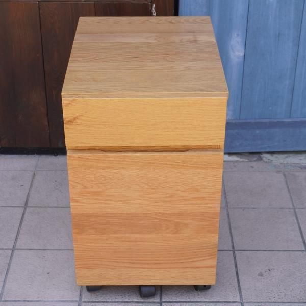 人気のMUJI(無印良品)のオーク無垢材 デスクワゴンです！シンプルで