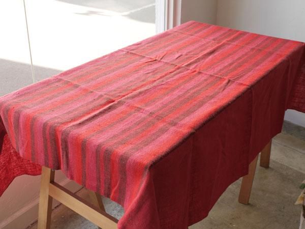 スウェーデンヴィンテージテーブルクロスプラムレッド - presse 北欧