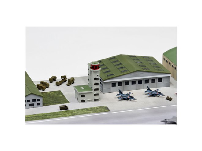 F-35やC-2、AWACSなどが付属する「1/700 航空自衛隊基地 2」ジオラマ