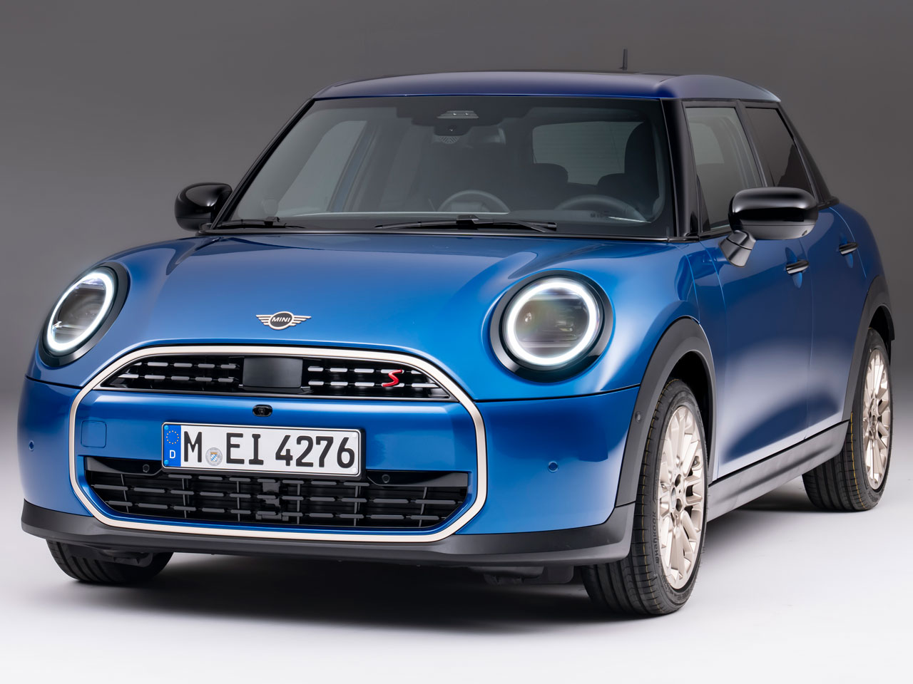 ミニ MINI 5 DOOR 2024年モデル COOPER C SELECTの価格・性能・装備