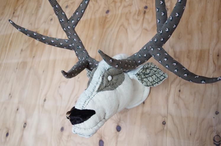 シカ壁掛け[陳列美術品制作所] - ジジとババオンラインショップ