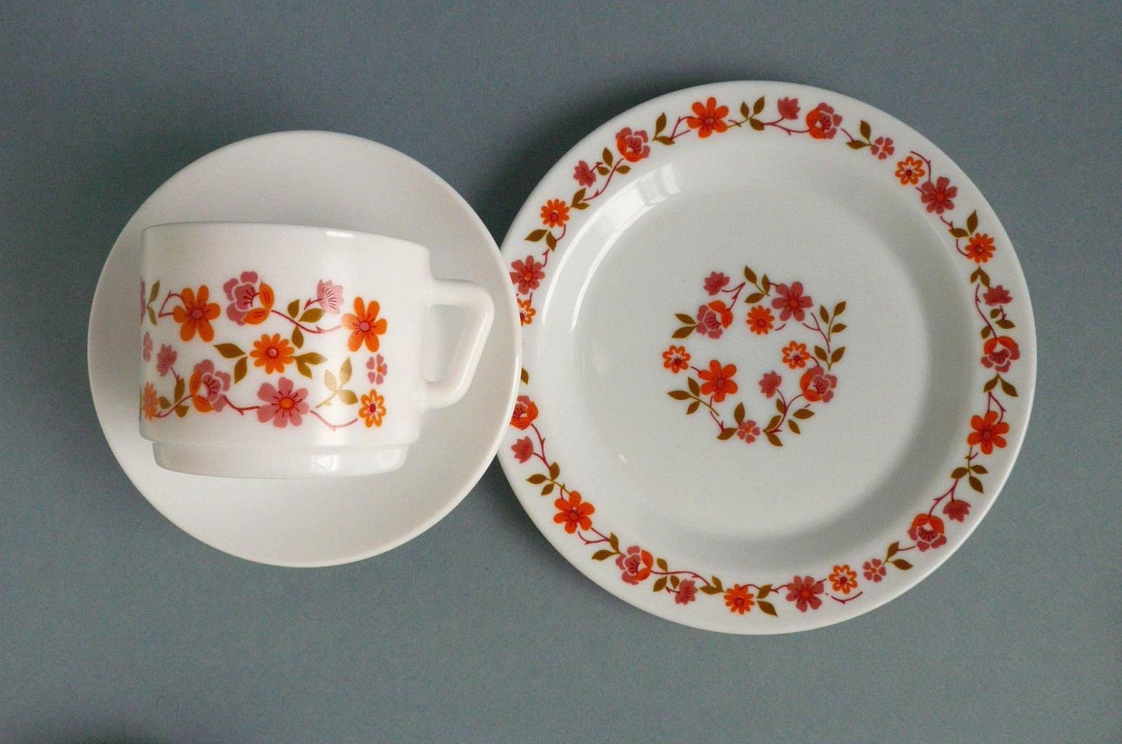 フランスARCOPAL（アルコパル）社製ミルクガラスのティータイムトリオ