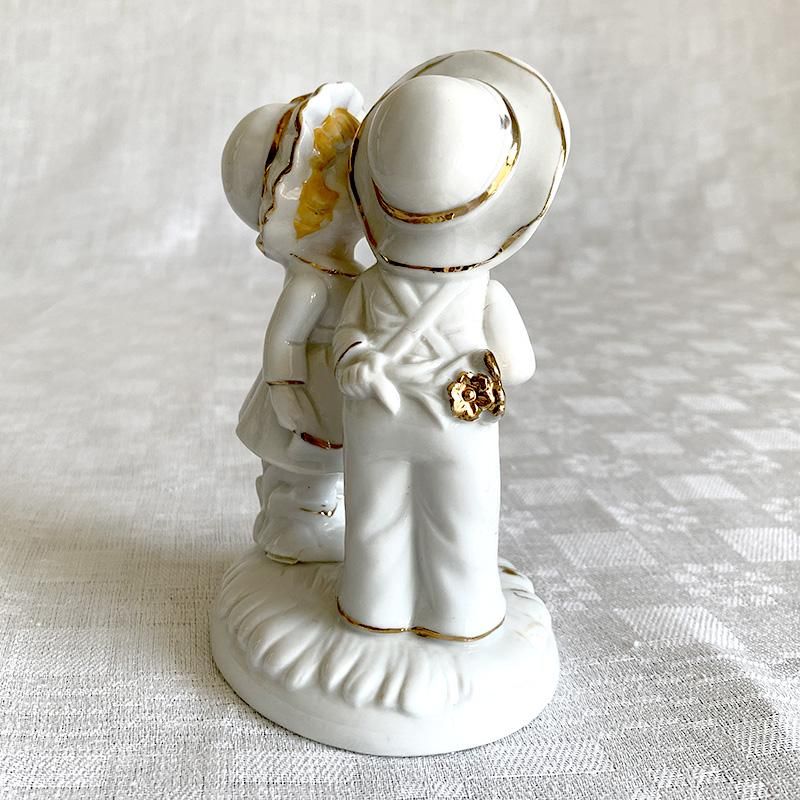 陶器人形 フィギュリン ほっぺにキス