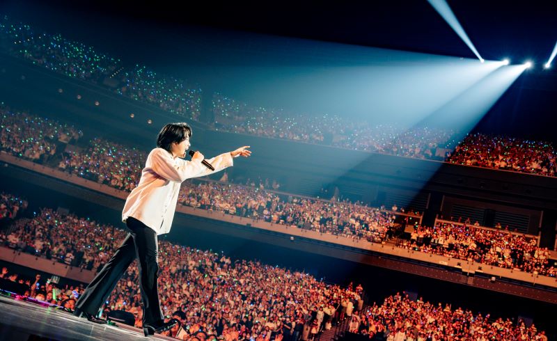 Mrs. GREEN APPLE、音楽イベント〈The Performance〉でNiziUやRIIZEと