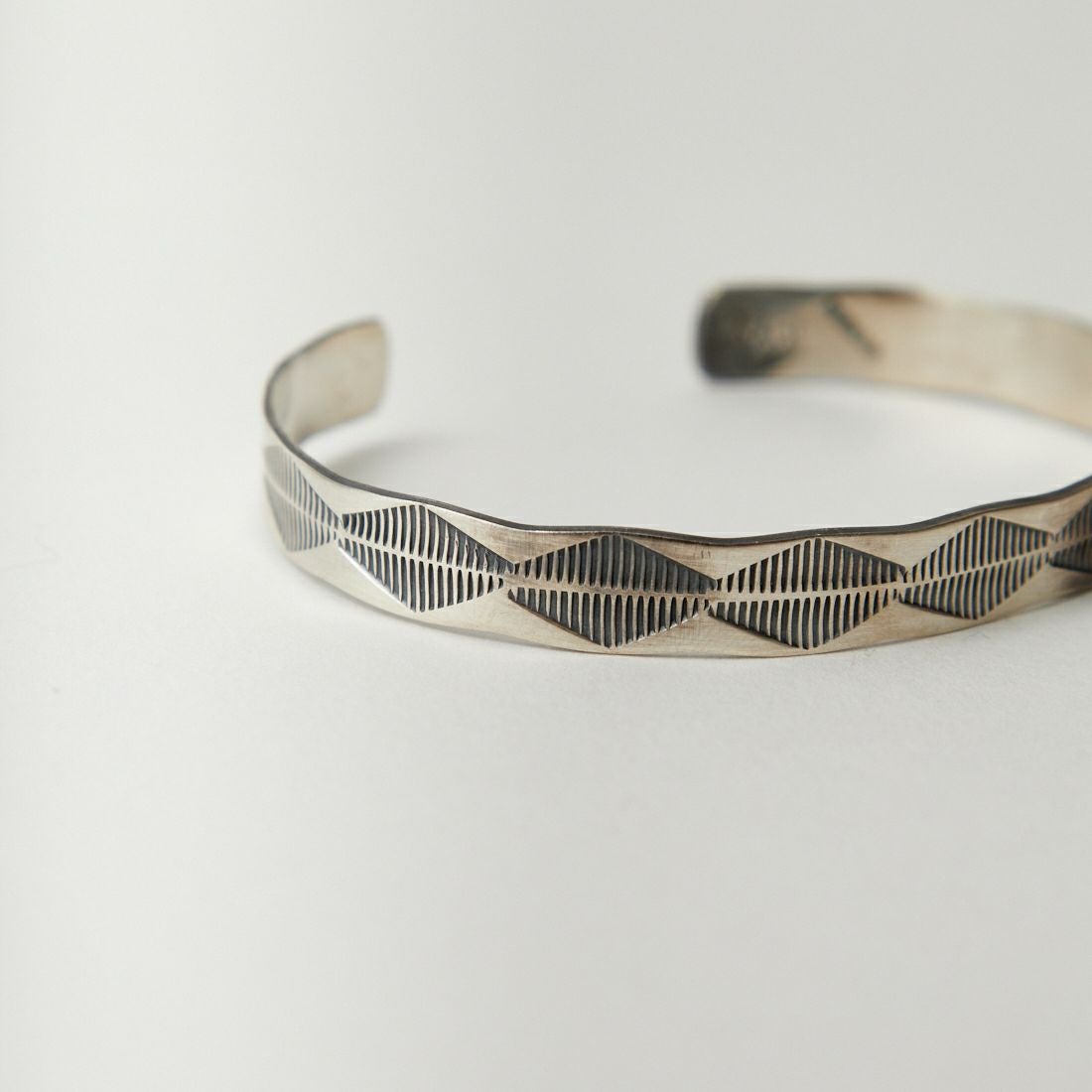 Indian Jewelry [インディアンジュエリー] スタンプワークバングル