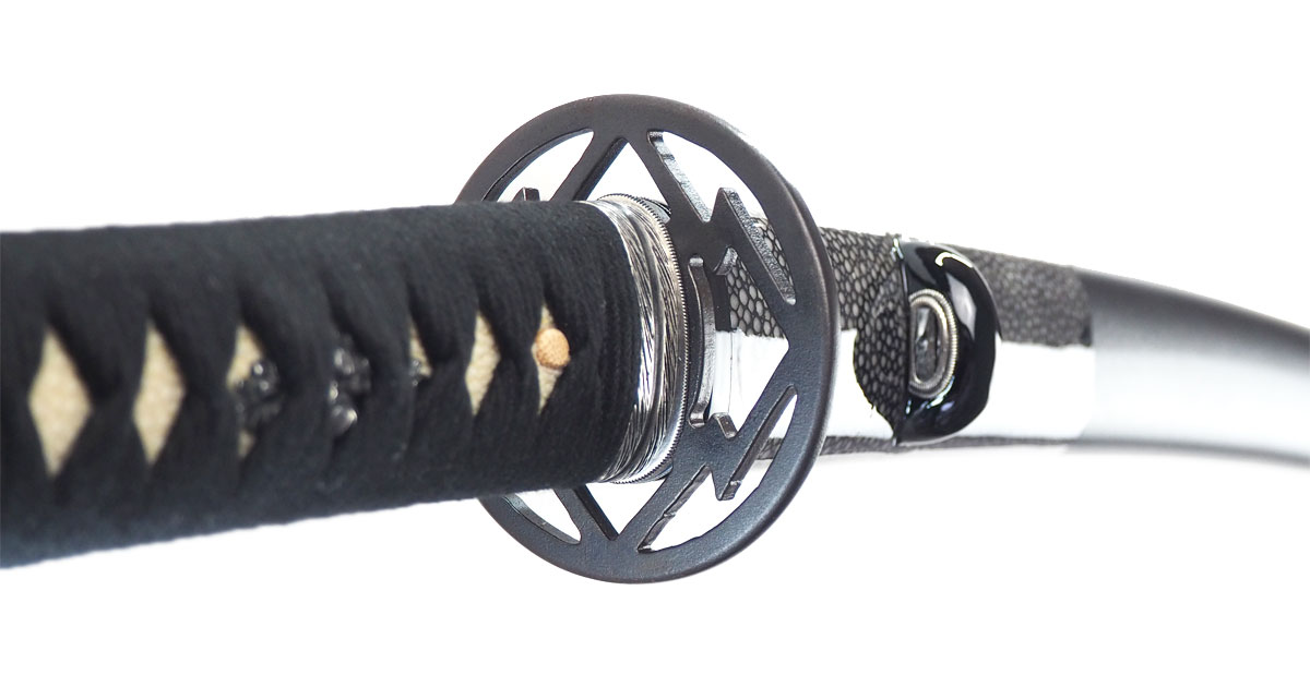 居合刀脇差し、肥後拵え 本木、 黒サメ、柄巻き.黒合皮革、 箱互の目直