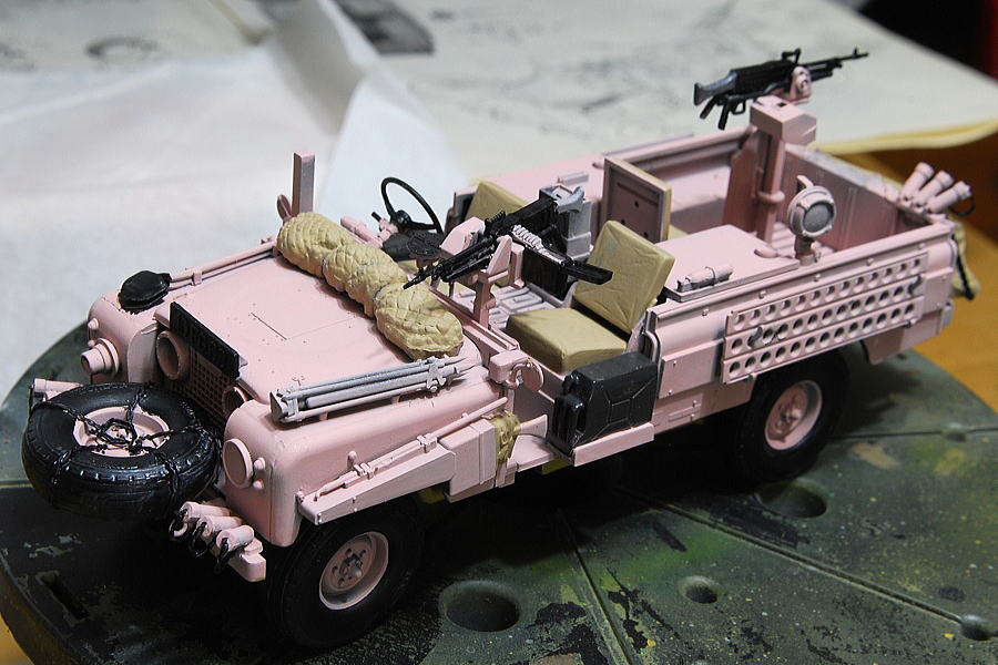 ピンクパンサー SASランドローバー イギリス軍砂漠用特殊車両 タミヤ 1