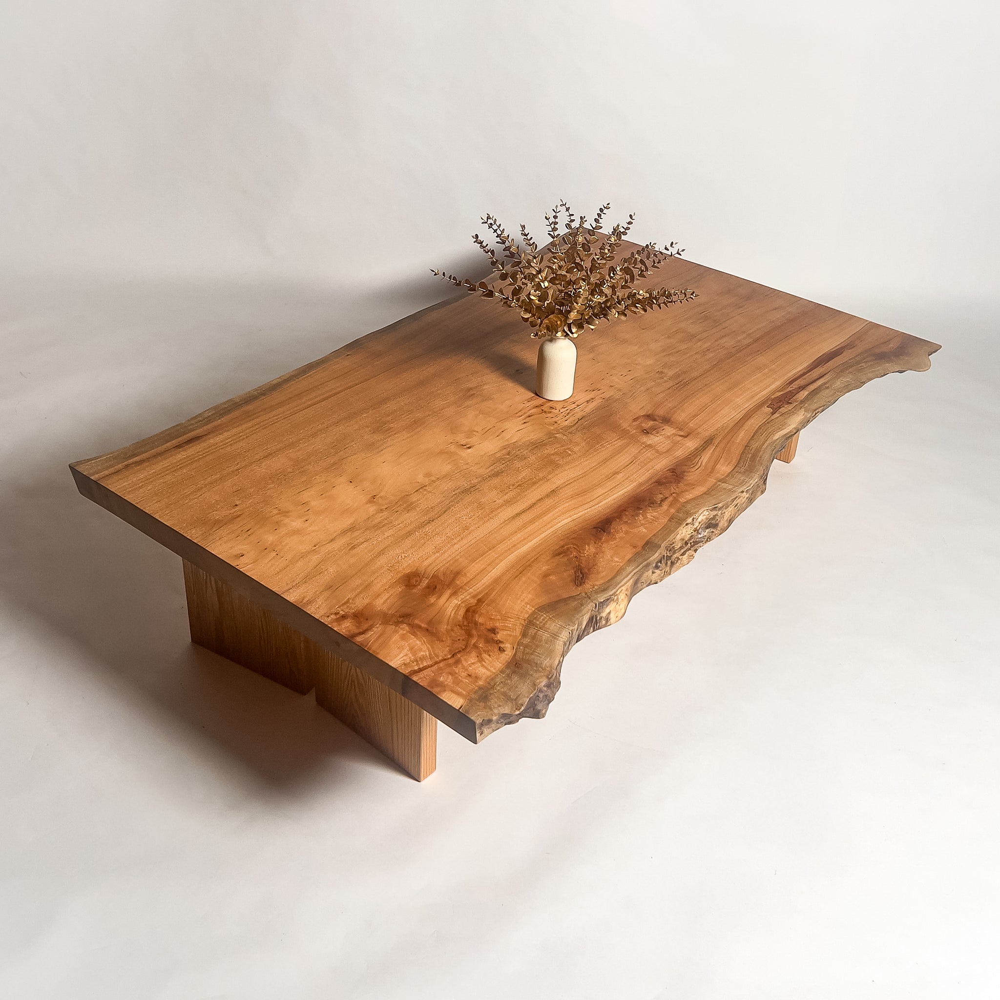 公式】KIDO MEIMOKU（鬼童銘木）｜一枚板テーブル・ソファ専門店