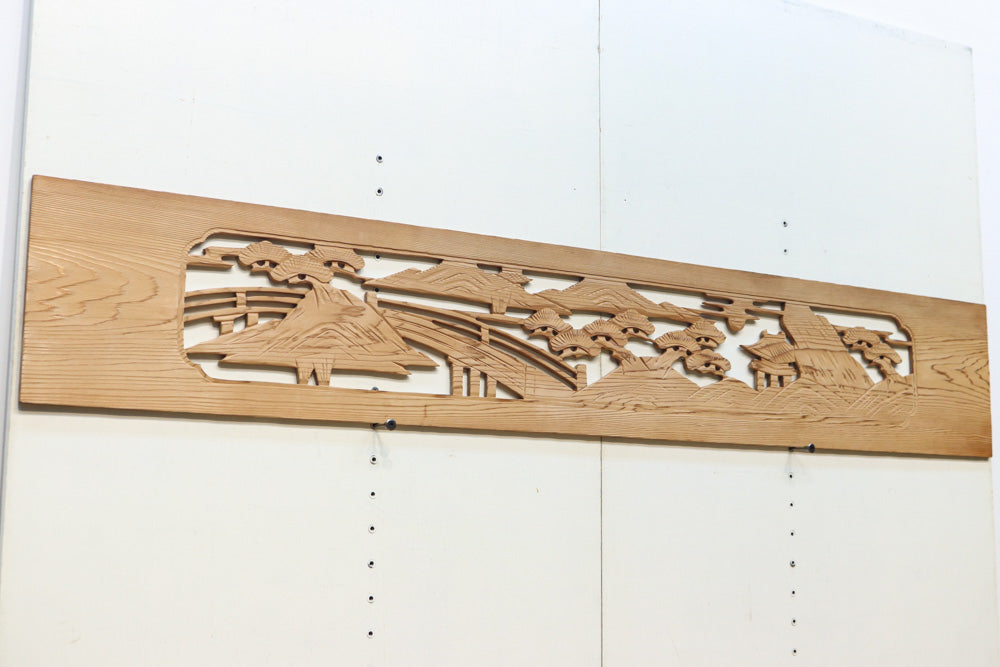 趣きある和の情景が描かれた彫刻欄間素材 E8870 在庫1枚 – 古福庵