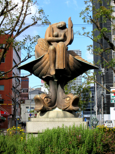 ポートセンター街園(乙仲通のロータリー) - とも姐の神戸散歩